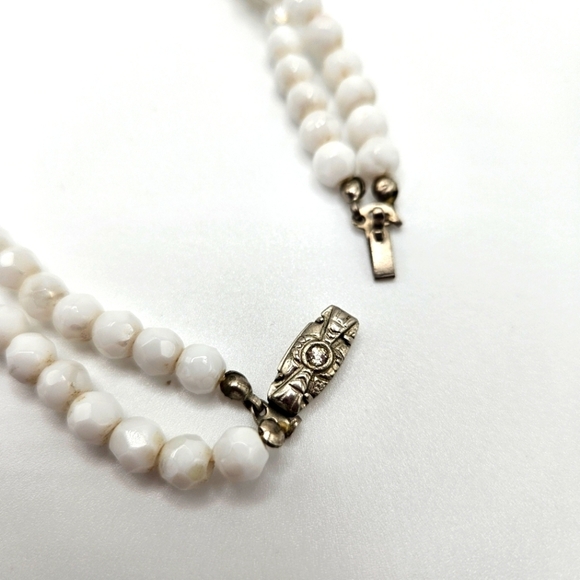 VINTAGE White Sparkle Faceted Glass Bead Double Strand Necklace Box Clasp - Picture 6 of 6